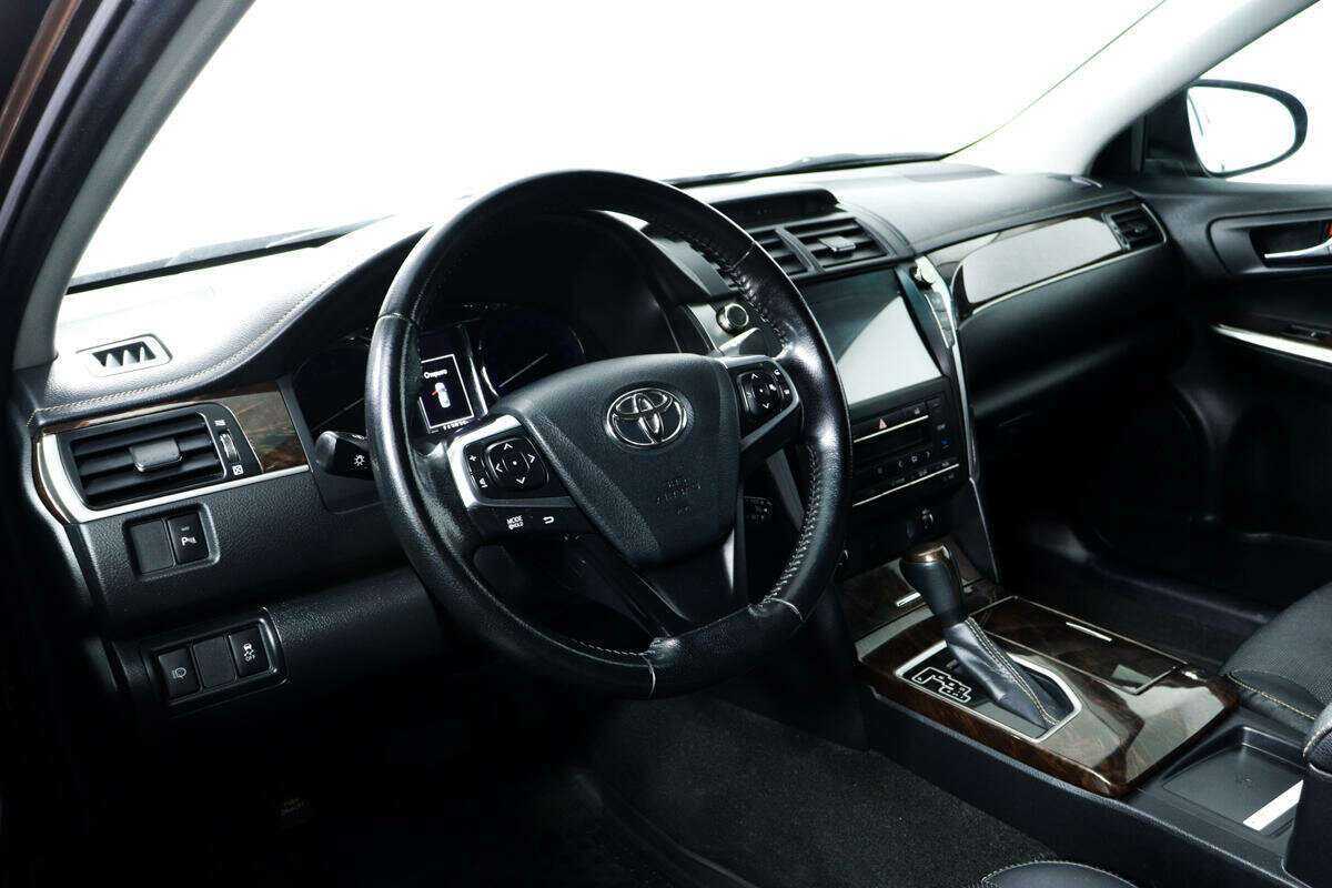 Toyota Camry с пробегом — 2017 год. Фото: #12