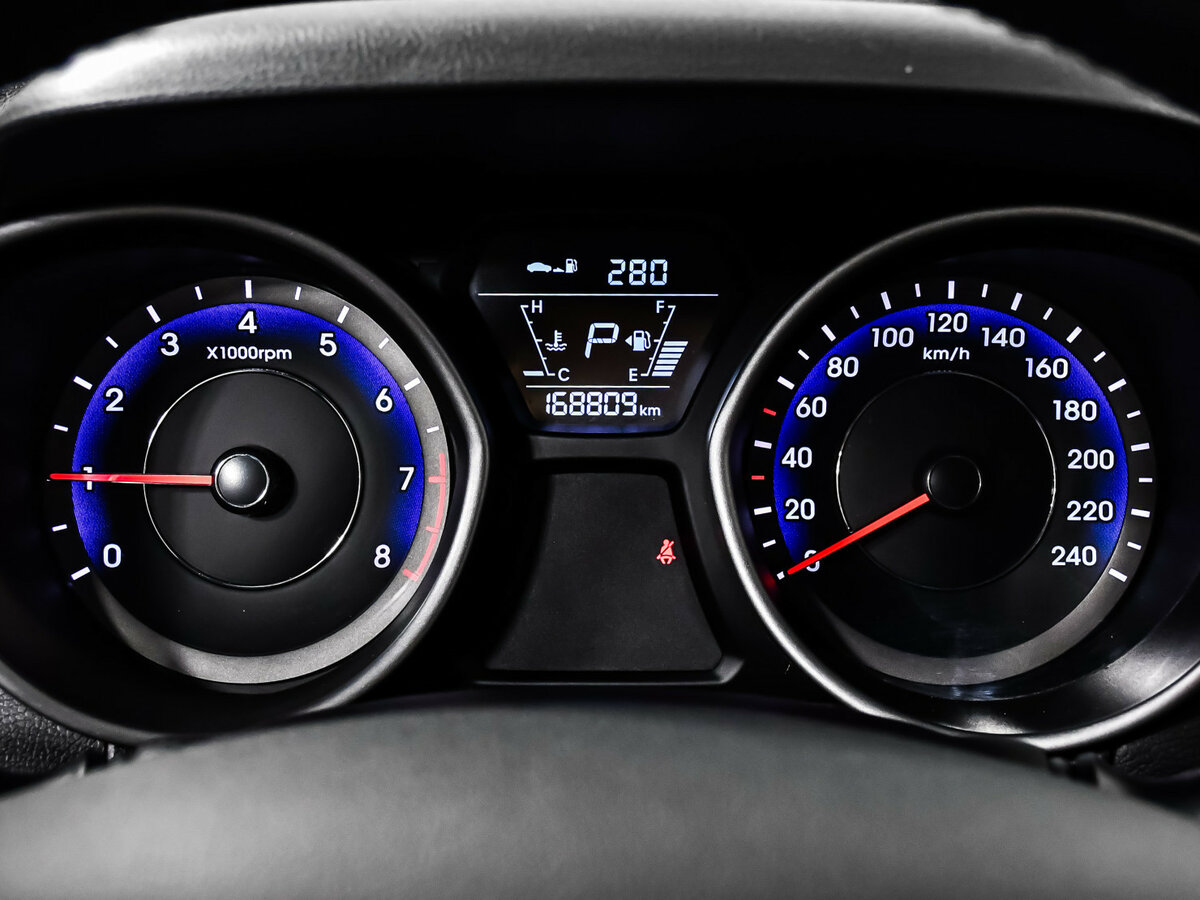 Hyundai Elantra с пробегом — 2014 год. Фото: #9