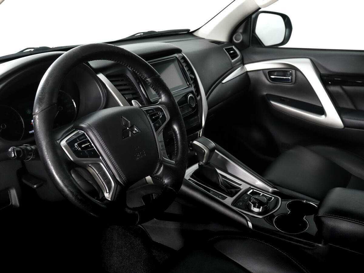 Mitsubishi Pajero Sport с пробегом — 2019 год. Фото: #8