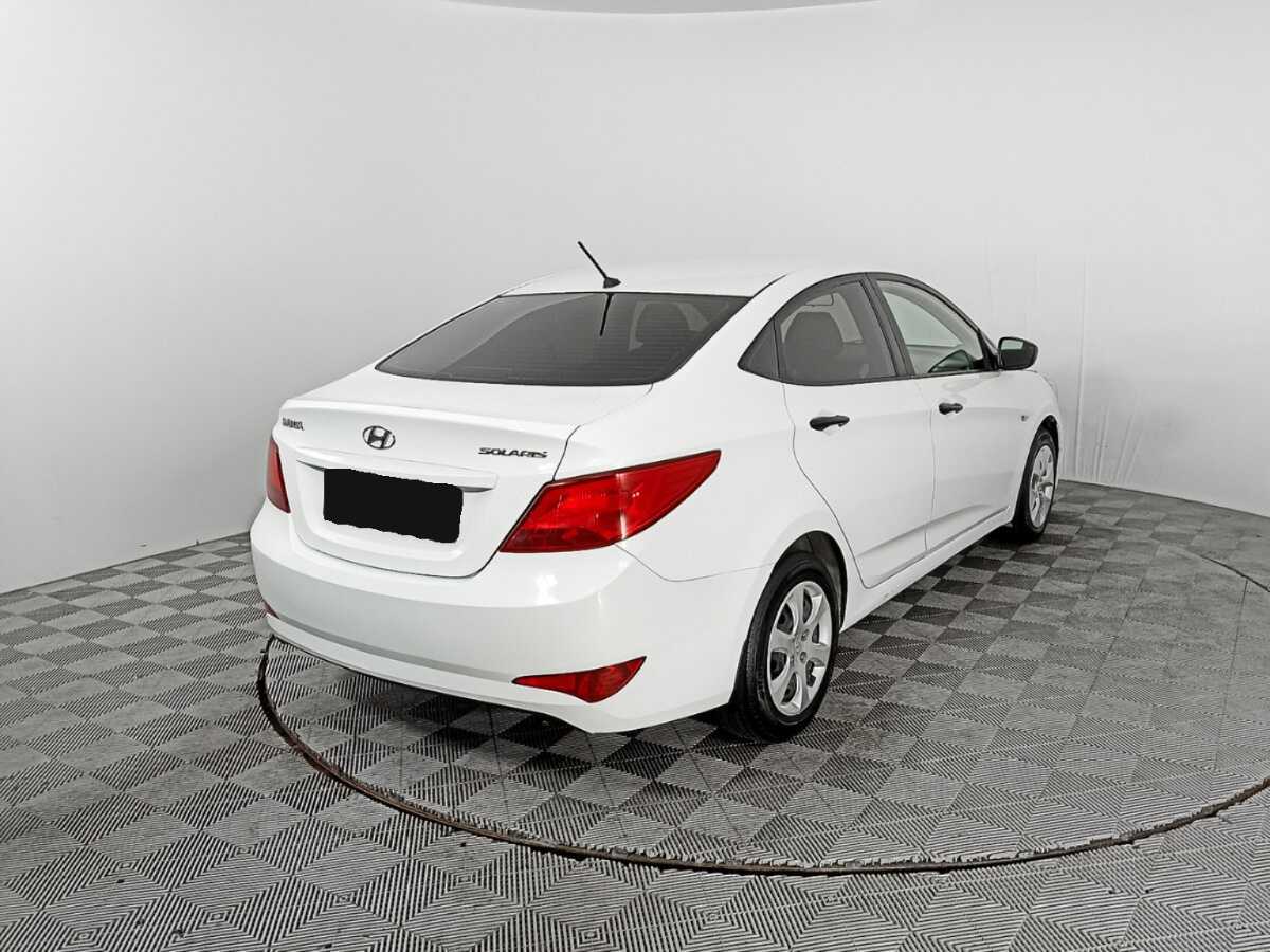 Hyundai Solaris с пробегом — 2015 год. Фото: #4