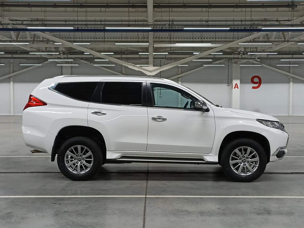 Mitsubishi Pajero Sport с пробегом — 2018 год. Фото: #3