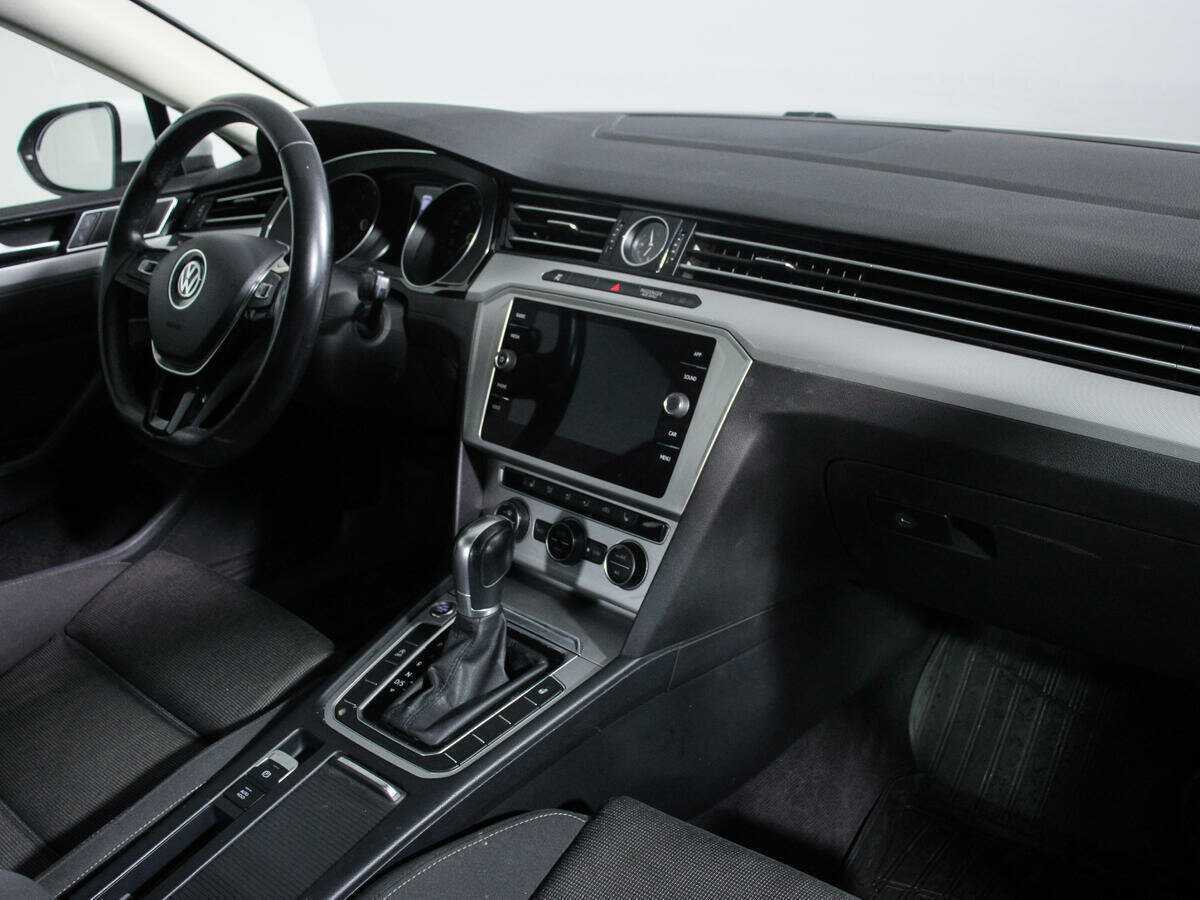 Volkswagen Passat с пробегом — 2018 год. Фото: #8