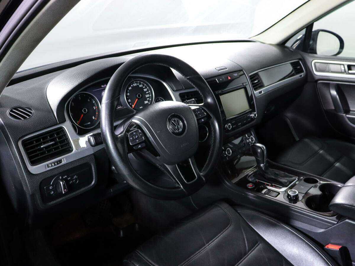 Volkswagen Touareg с пробегом — 2012 год. Фото: #13