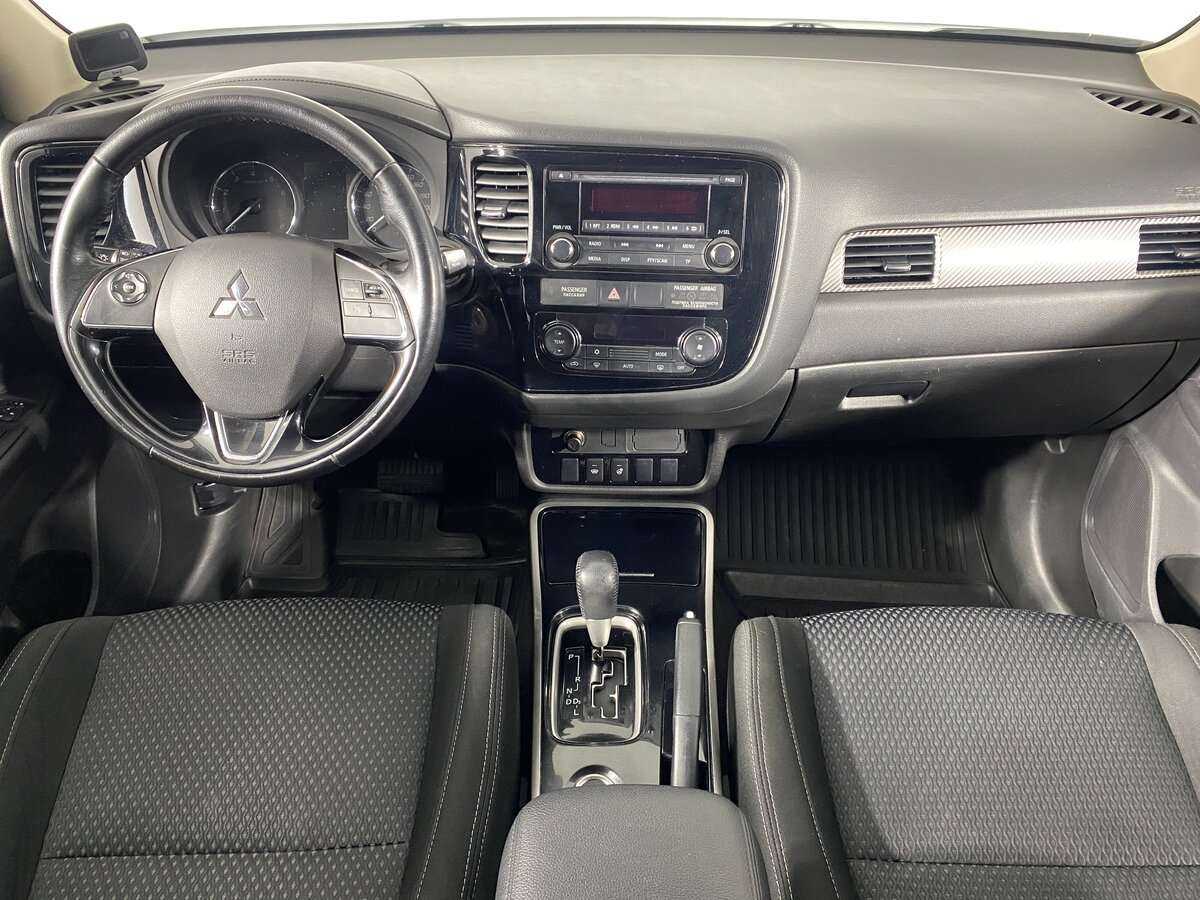 Mitsubishi Outlander с пробегом — 2017 год. Фото: #10