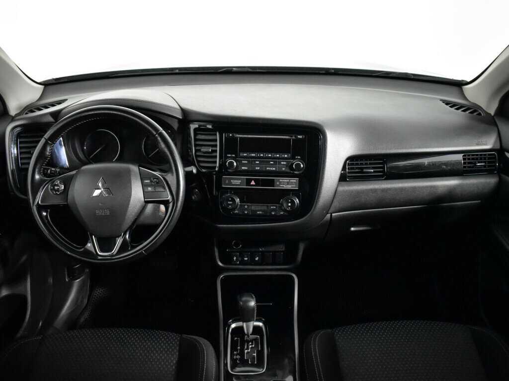 Mitsubishi Outlander с пробегом — 2019 год. Фото: #11