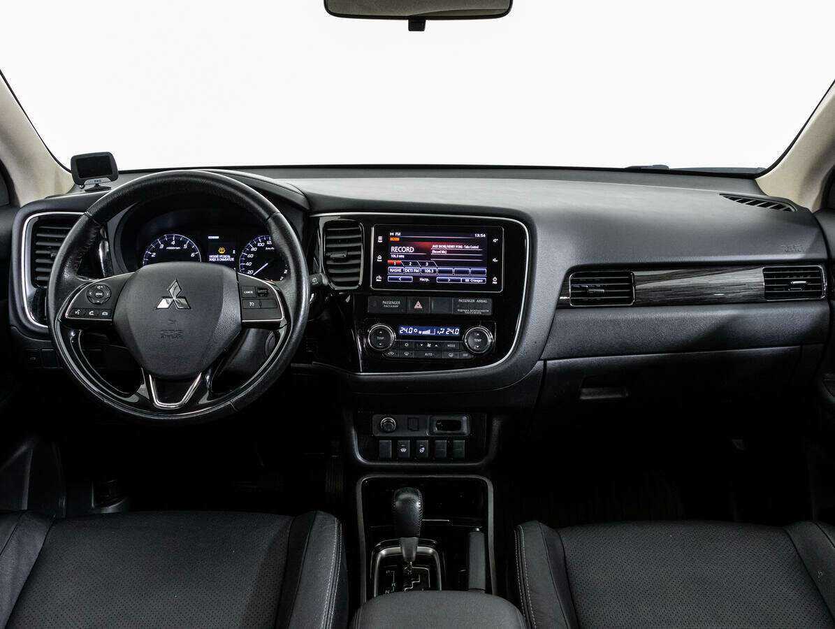 Mitsubishi Outlander с пробегом — 2018 год. Фото: #13