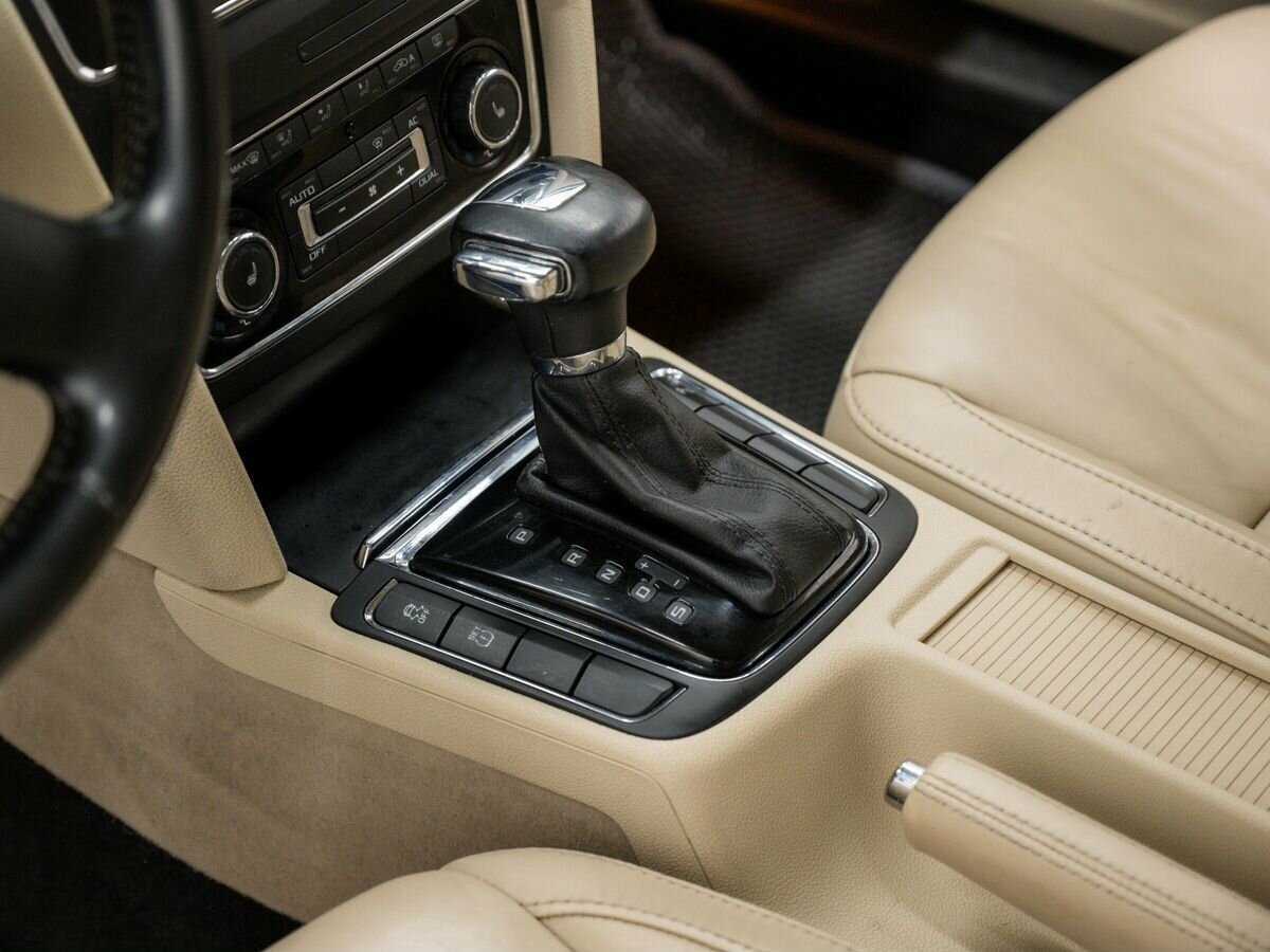 Skoda Superb с пробегом — 2012 год. Фото: #17