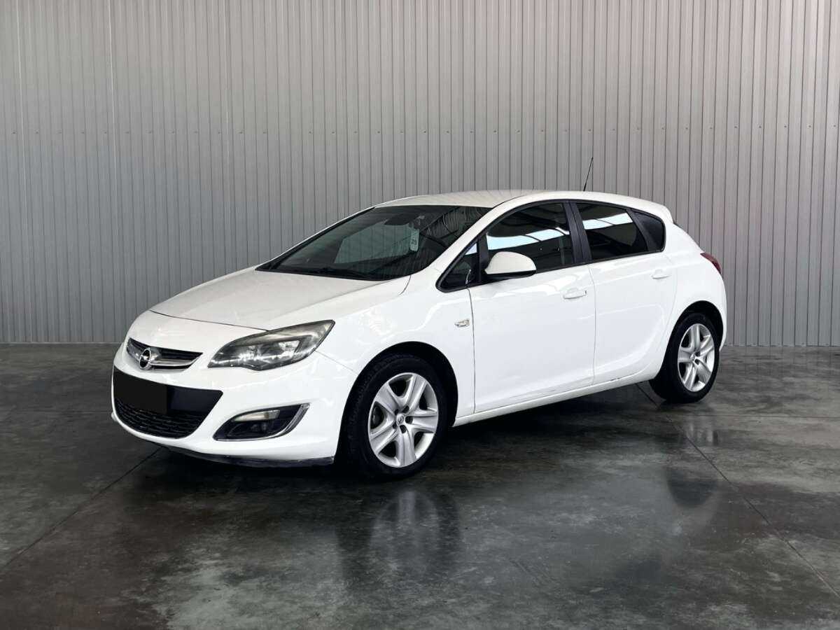 Opel Astra с пробегом — 2012 год. Фото: #0