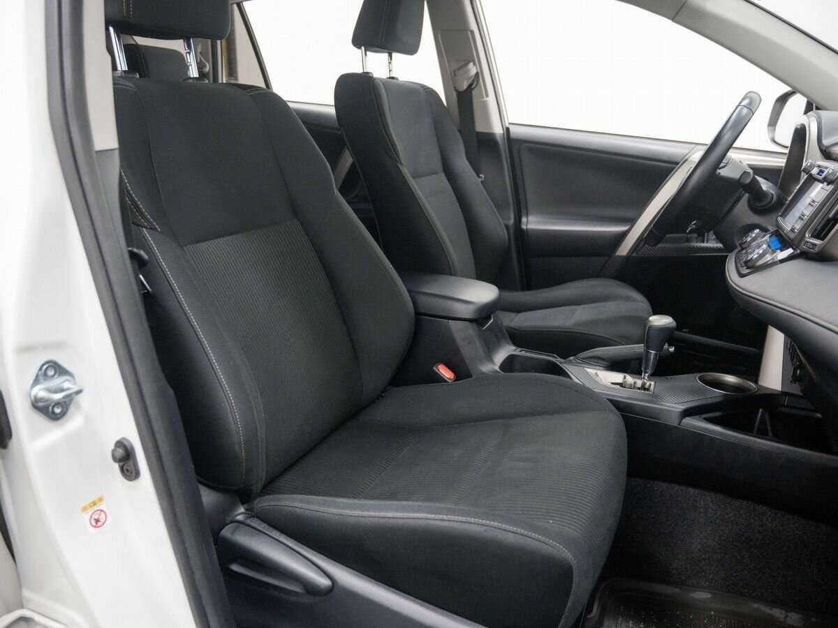Toyota RAV4 с пробегом — 2014 год. Фото: #7