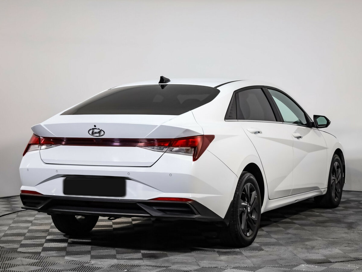 Hyundai Elantra с пробегом — 2021 год. Фото: #3