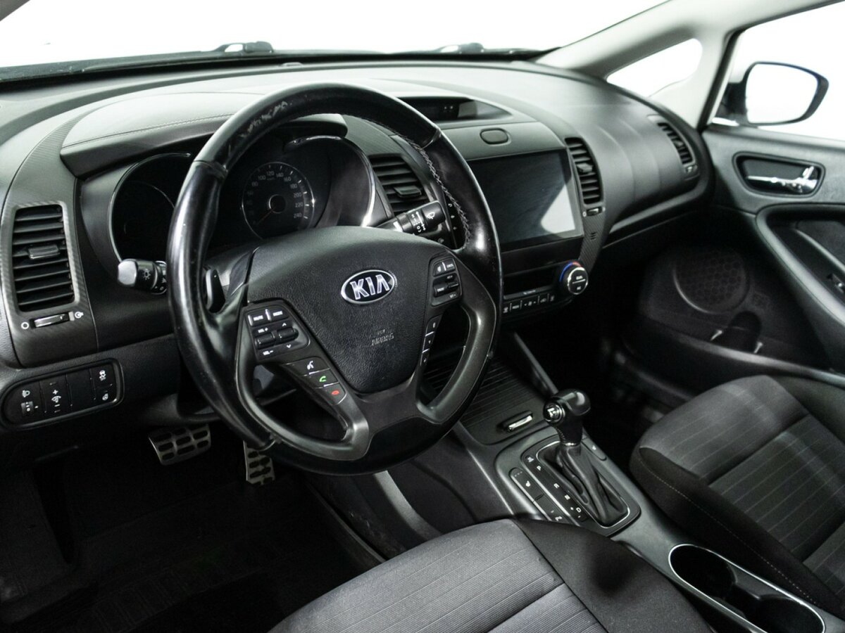 Kia Cerato с пробегом — 2015 год. Фото: #10