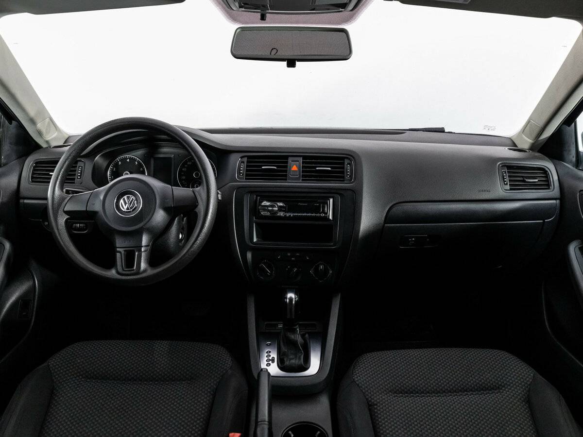Volkswagen Jetta с пробегом — 2013 год. Фото: #7