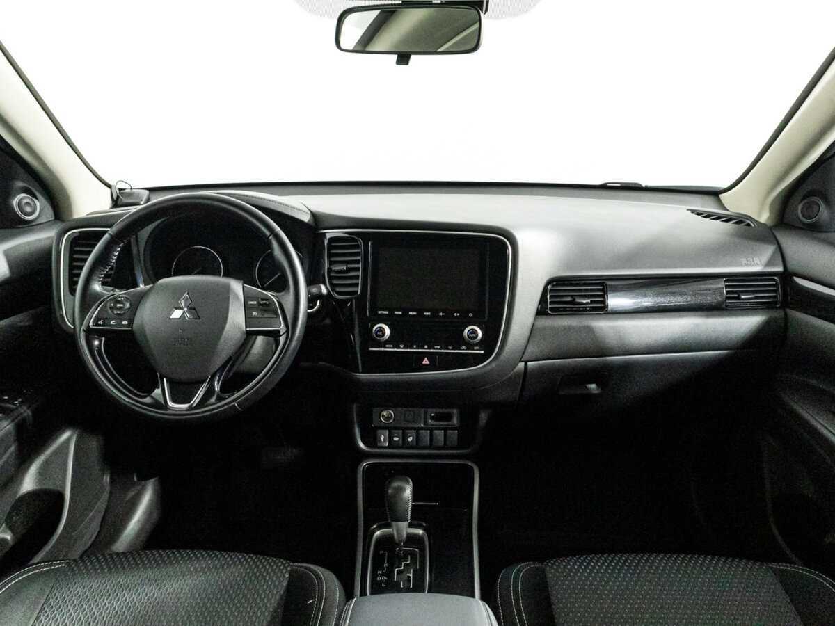 Mitsubishi Outlander с пробегом — 2021 год. Фото: #12