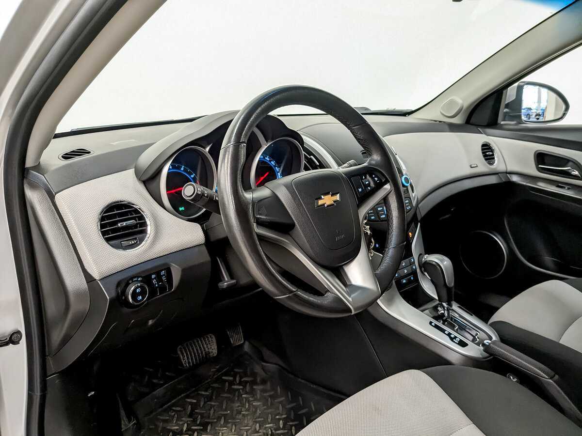Chevrolet Cruze с пробегом — 2013 год. Фото: #15