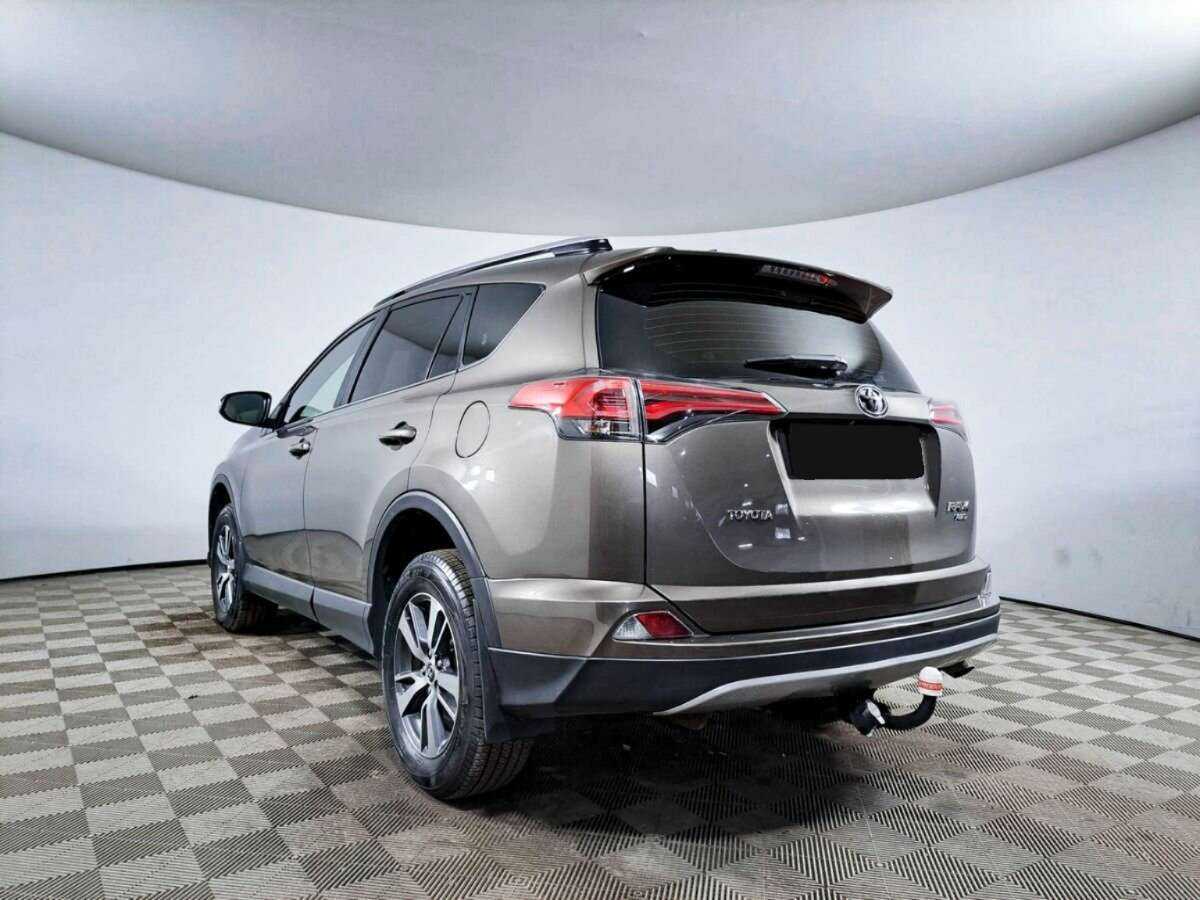 Toyota RAV4 с пробегом — 2019 год. Фото: #6