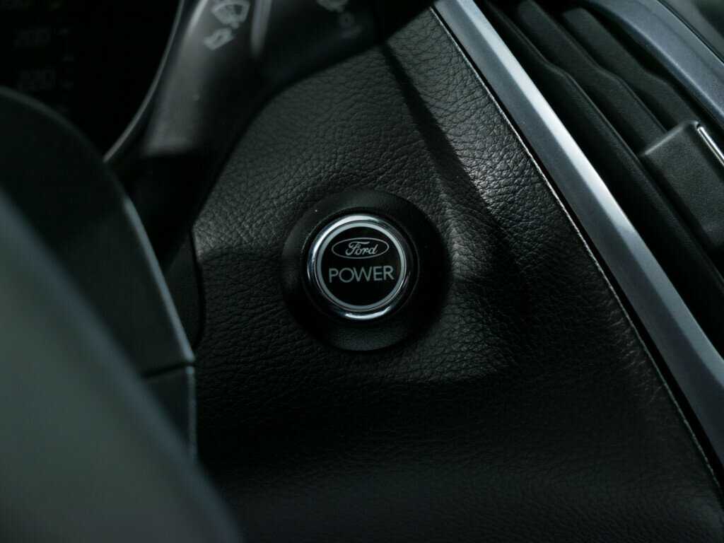 Ford Focus с пробегом — 2013 год. Фото: #13