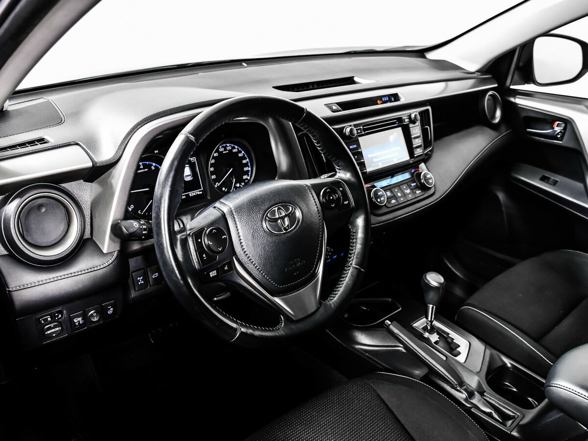 Toyota RAV4 с пробегом — 2016 год. Фото: #9