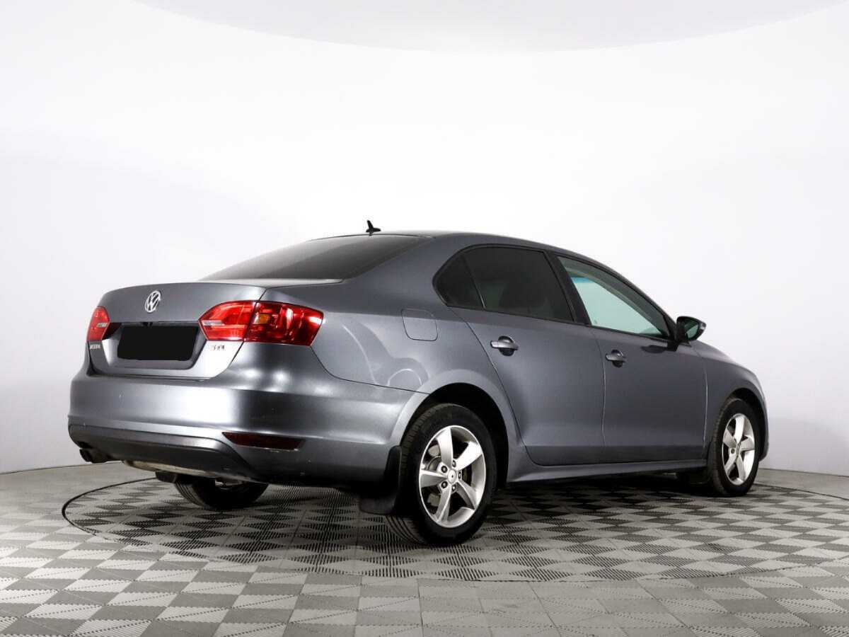 Volkswagen Jetta с пробегом — 2012 год. Фото: #4