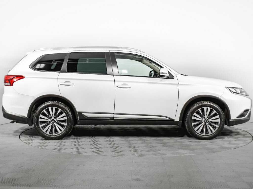 Mitsubishi Outlander с пробегом — 2020 год. Фото: #3