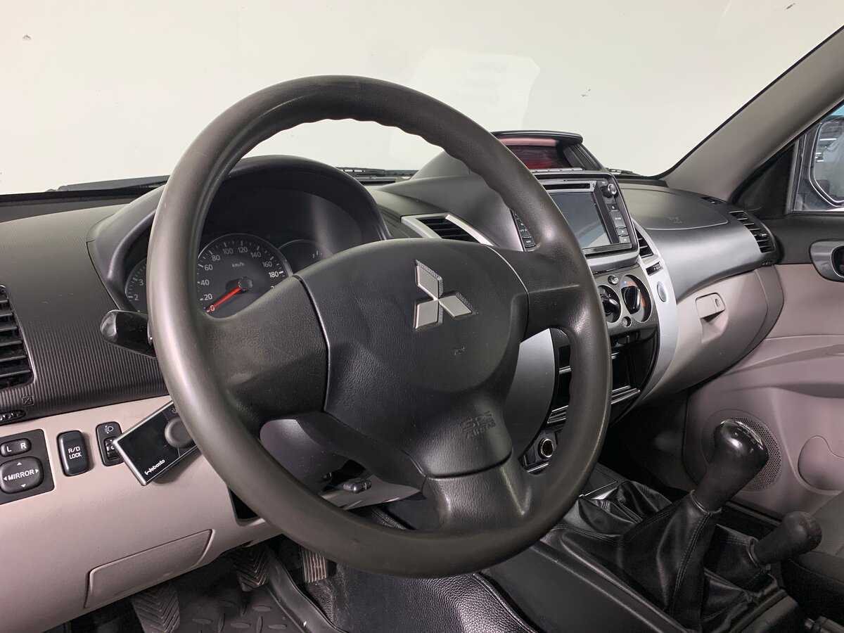 Mitsubishi Pajero Sport с пробегом — 2014 год. Фото: #11