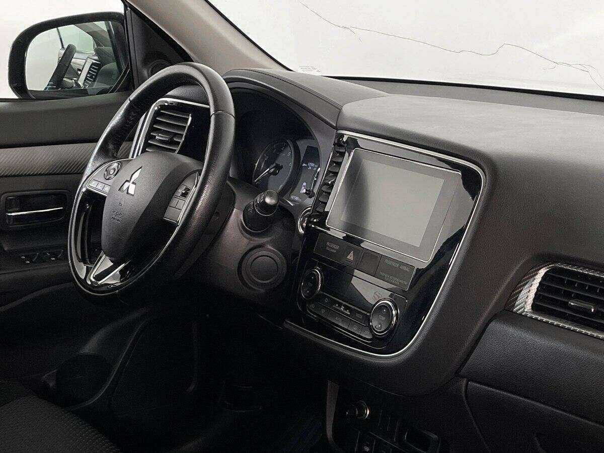 Mitsubishi Outlander с пробегом — 2018 год. Фото: #8