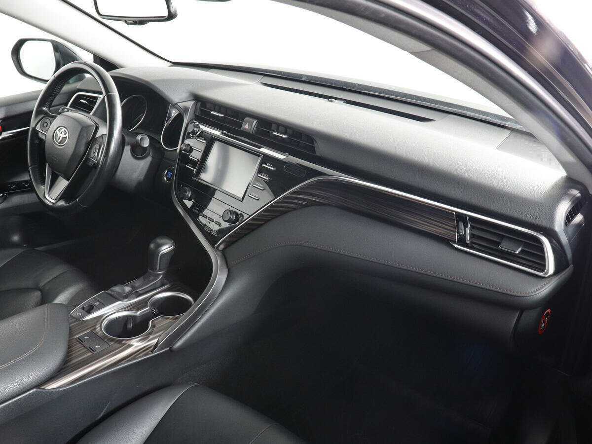 Toyota Camry с пробегом — 2019 год. Фото: #9