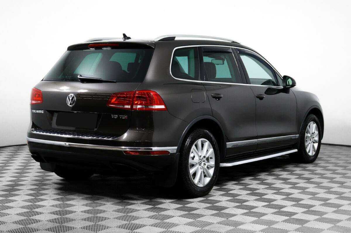 Volkswagen Touareg с пробегом — 2015 год. Фото: #4
