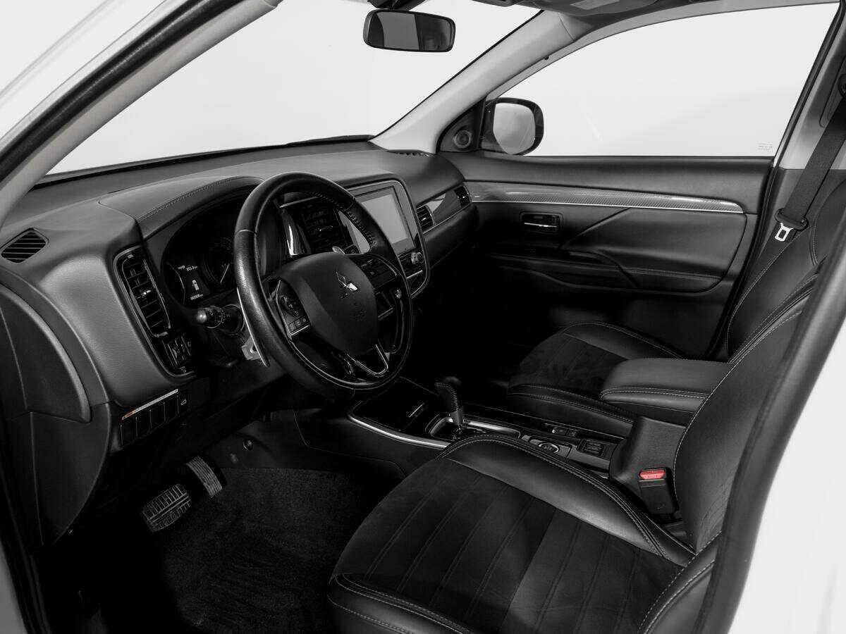 Mitsubishi Outlander с пробегом — 2021 год. Фото: #15