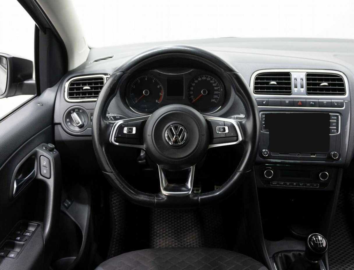 Volkswagen Polo с пробегом — 2018 год. Фото: #13