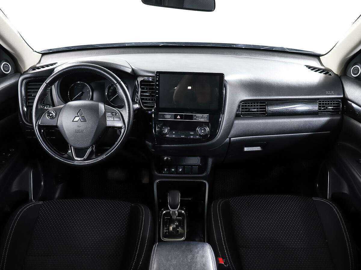 Mitsubishi Outlander с пробегом — 2018 год. Фото: #11