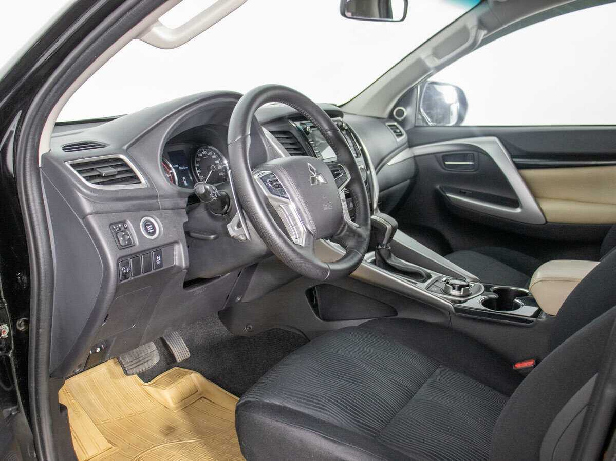 Mitsubishi Pajero Sport с пробегом — 2017 год. Фото: #10