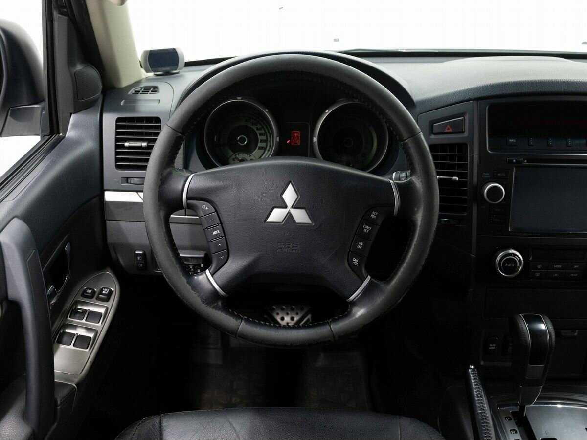 Mitsubishi Pajero с пробегом — 2013 год. Фото: #15