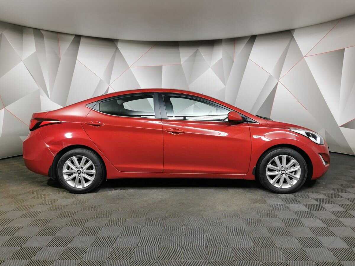 Hyundai Elantra с пробегом — 2015 год. Фото: #5