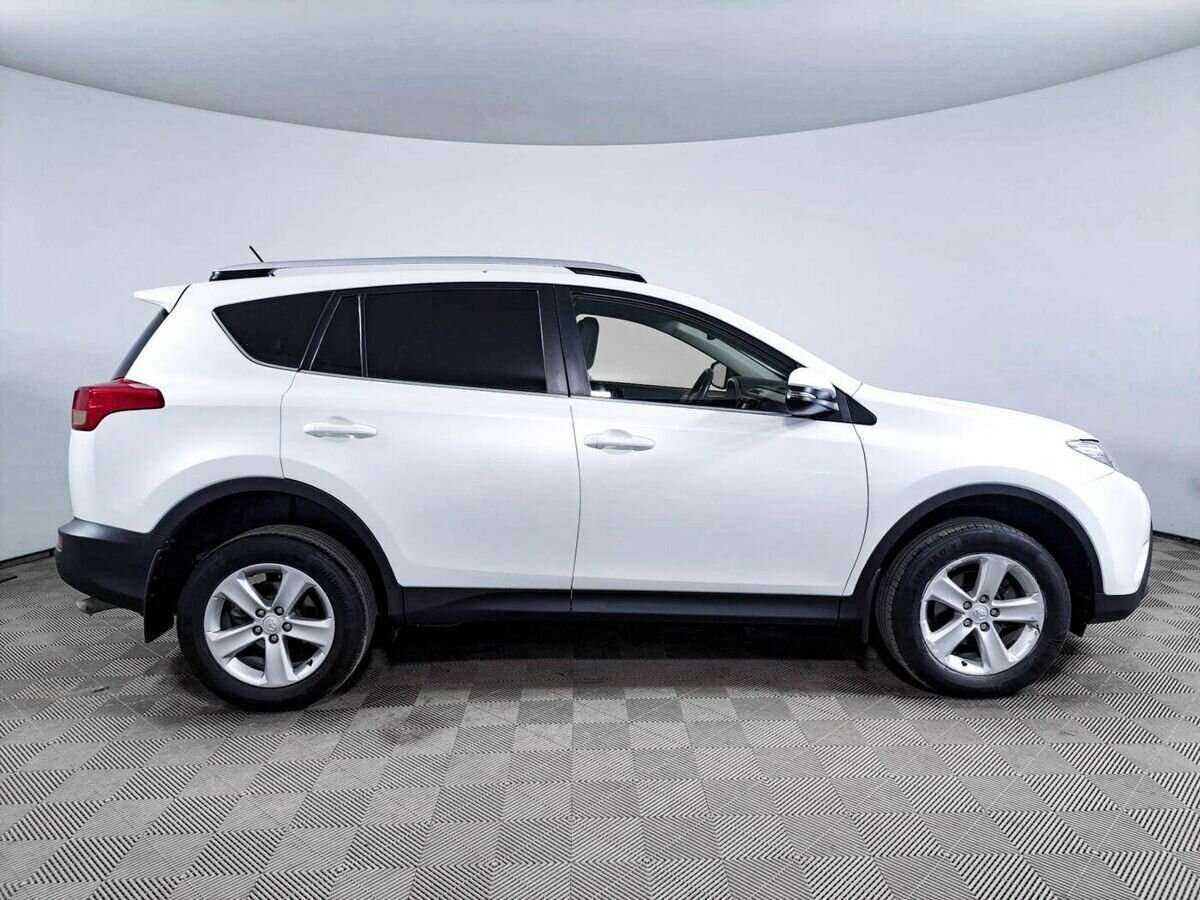 Toyota RAV4 с пробегом — 2014 год. Фото: #3