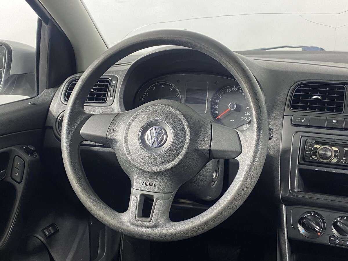 Volkswagen Polo с пробегом — 2012 год. Фото: #11