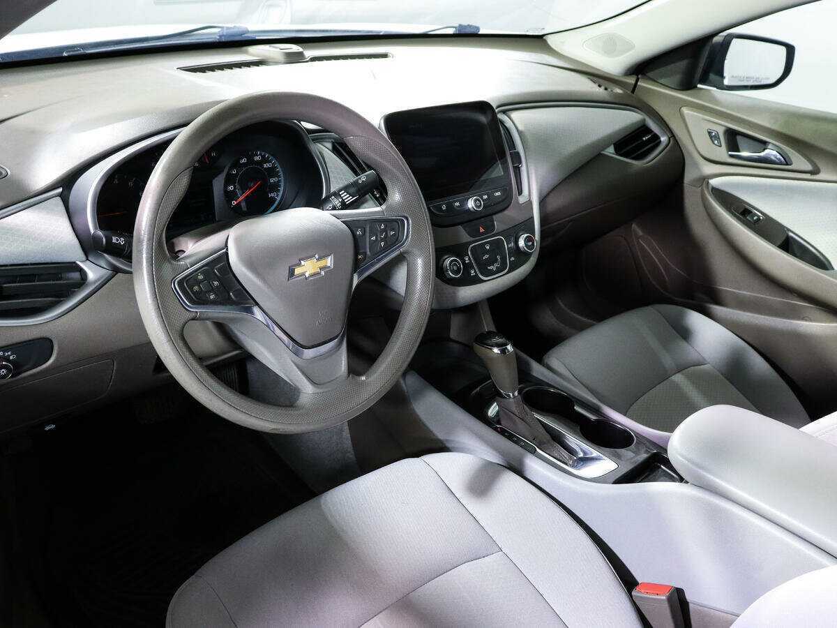 Chevrolet Malibu с пробегом — 2019 год. Фото: #13