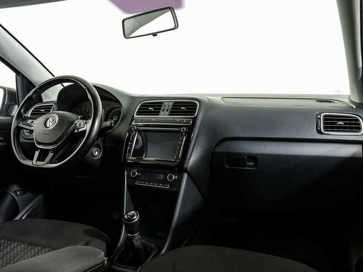 Volkswagen Polo с пробегом — 2018 год. Фото: #8
