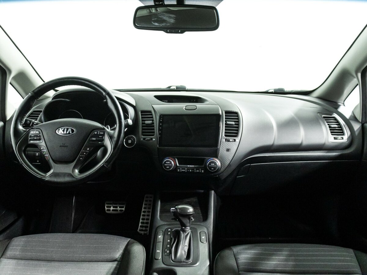 Kia Cerato с пробегом — 2015 год. Фото: #12