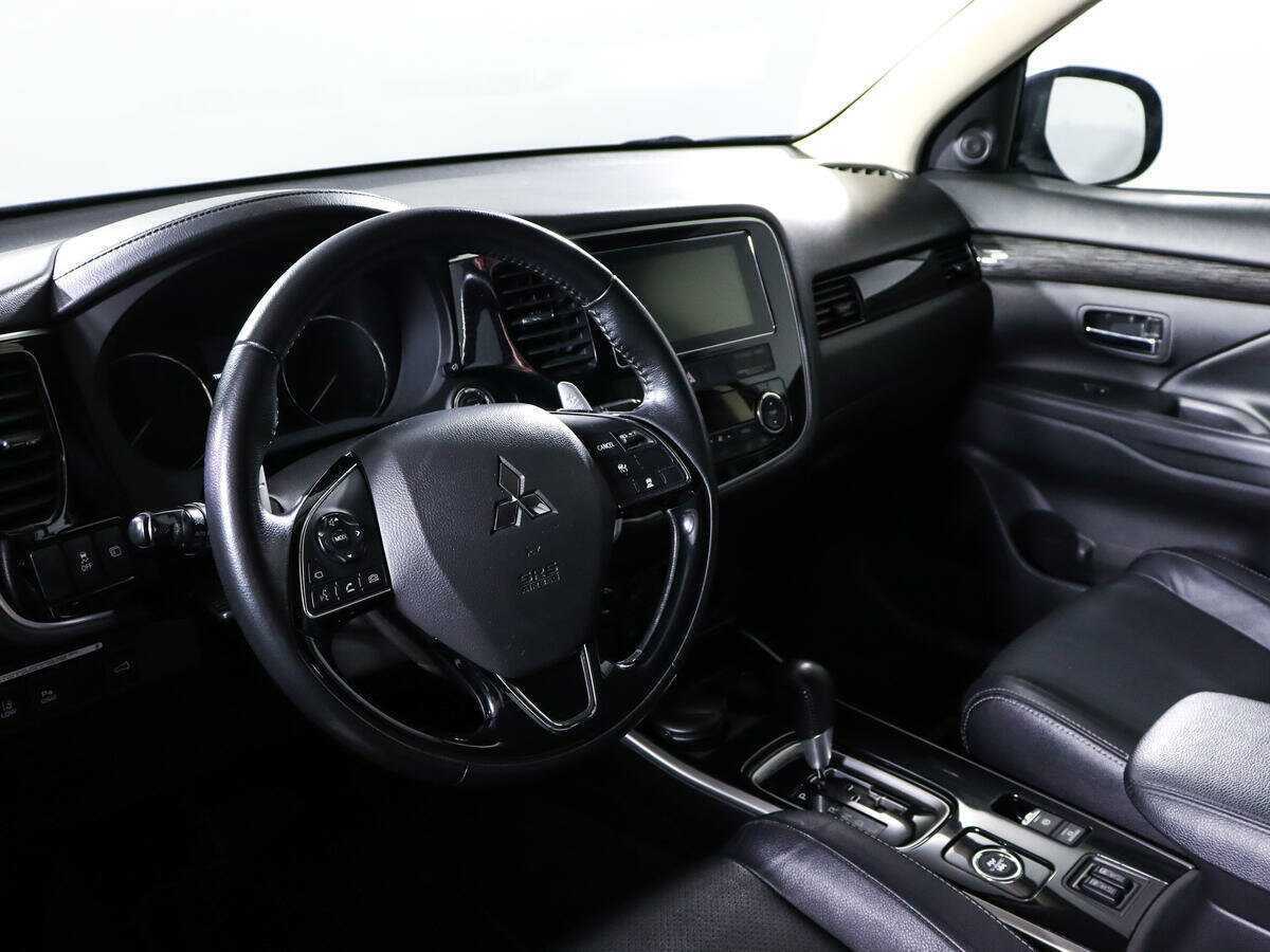 Mitsubishi Outlander с пробегом — 2017 год. Фото: #11