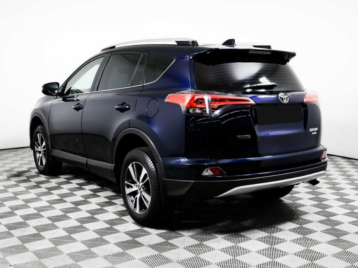 Toyota RAV4 с пробегом — 2018 год. Фото: #4