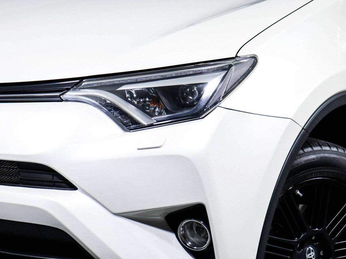 Toyota RAV4 с пробегом — 2017 год. Фото: #12