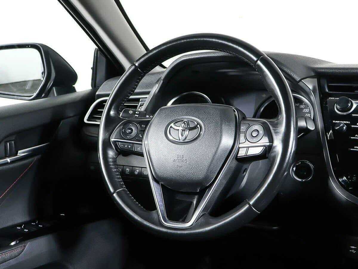 Toyota Camry с пробегом — 2020 год. Фото: #14
