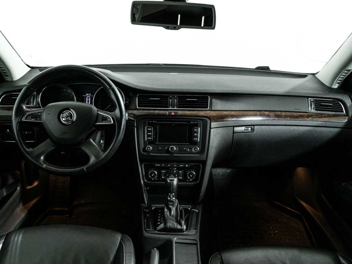 Skoda Superb с пробегом — 2013 год. Фото: #12