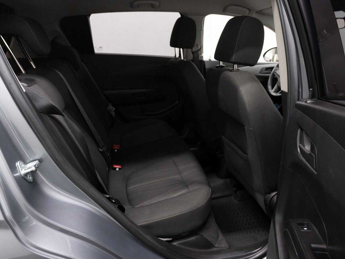 Chevrolet Aveo с пробегом — 2014 год. Фото: #10