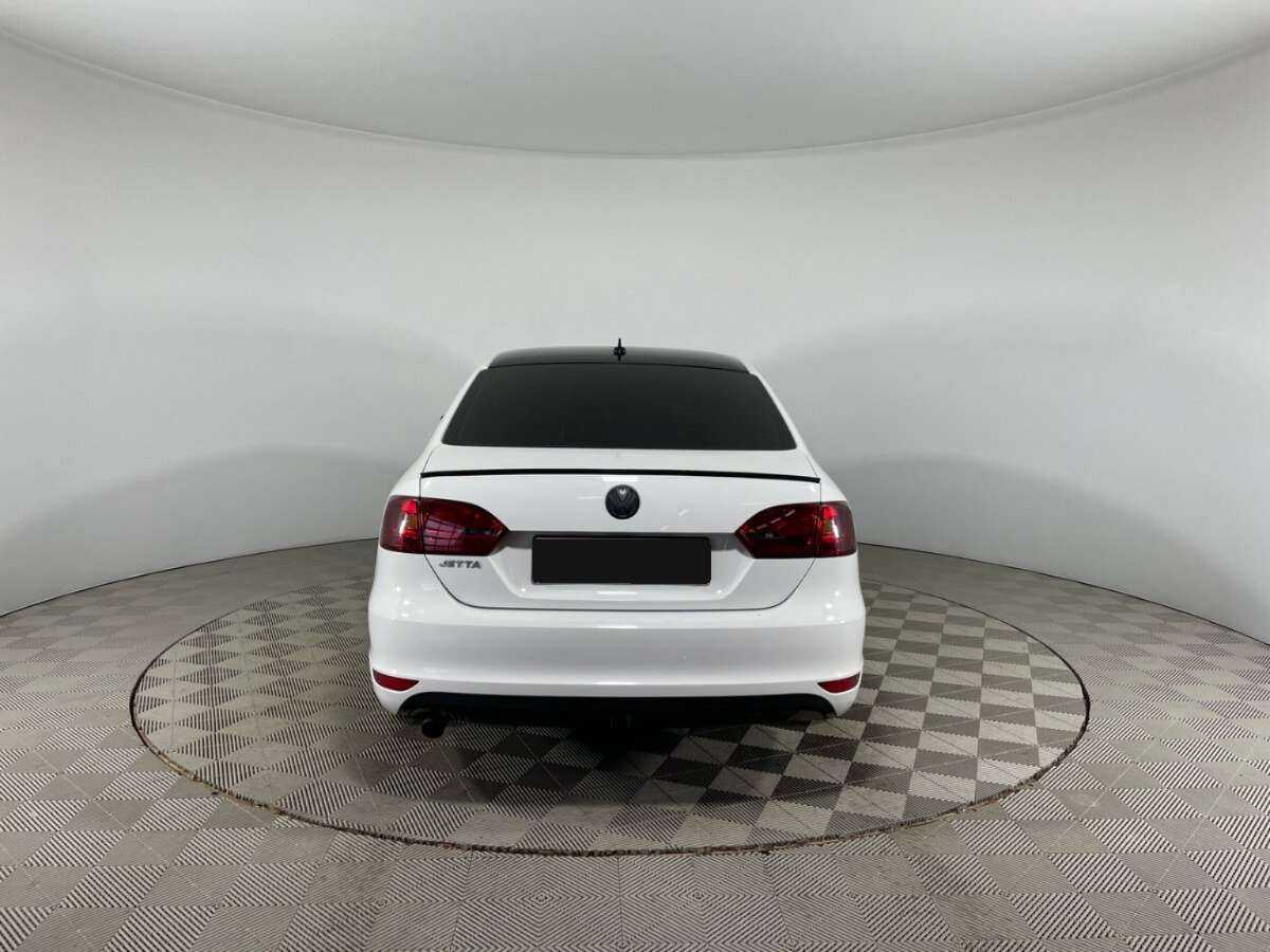 Volkswagen Jetta с пробегом — 2014 год. Фото: #4