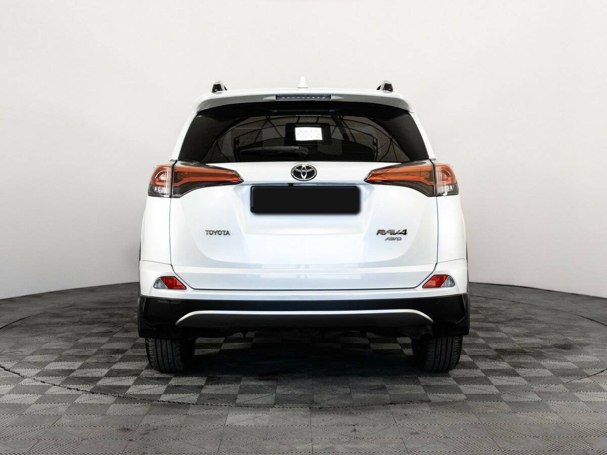 Toyota RAV4 с пробегом — 2018 год. Фото: #4