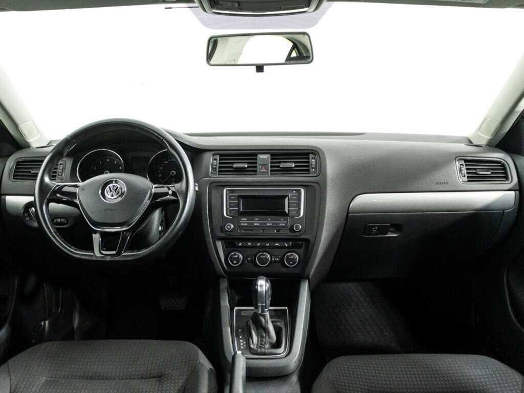 Volkswagen Jetta с пробегом — 2016 год. Фото: #12