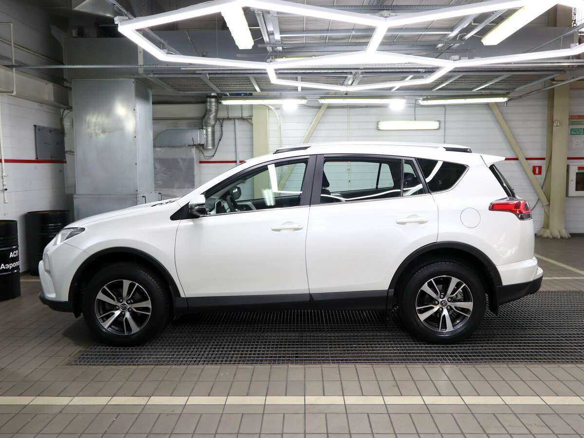 Toyota RAV4 с пробегом — 2017 год. Фото: #4
