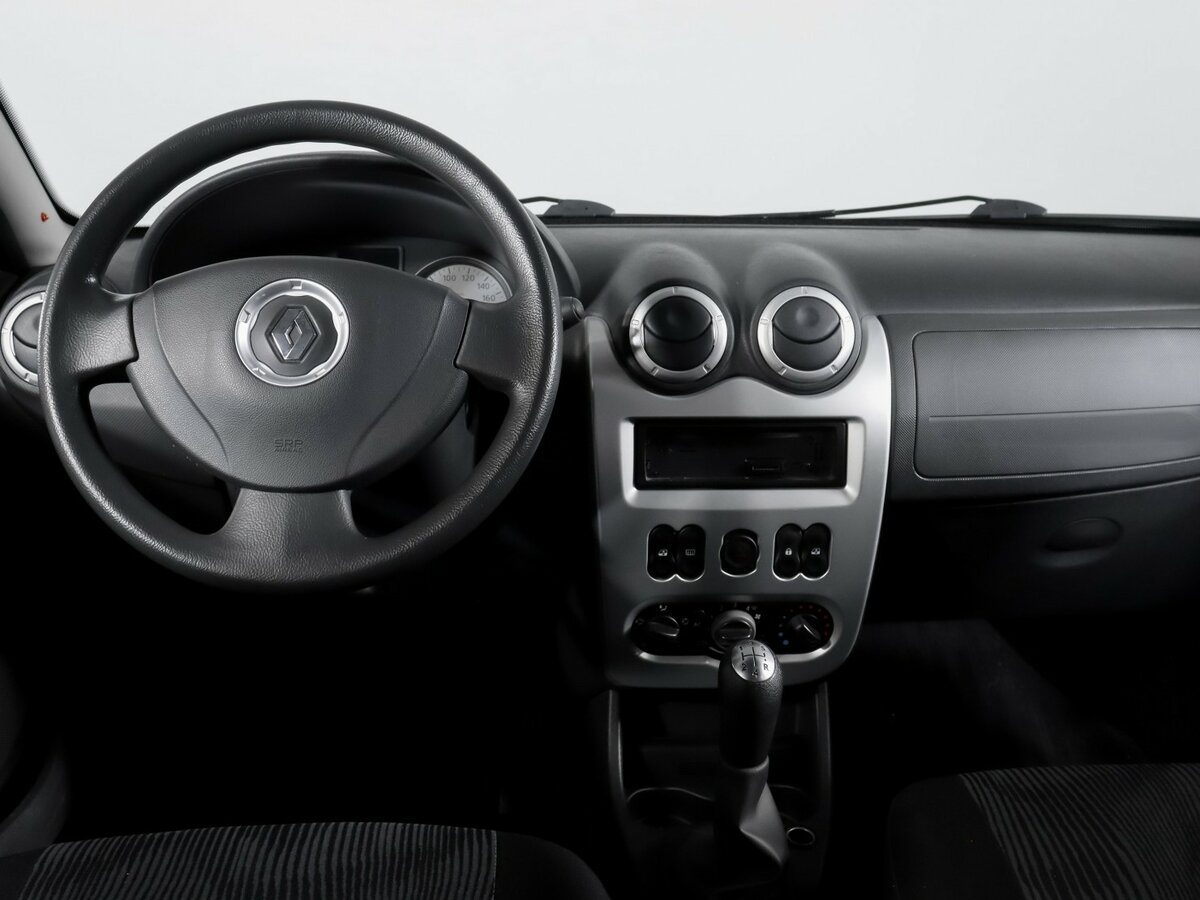 Renault Sandero с пробегом — 2012 год. Фото: #8