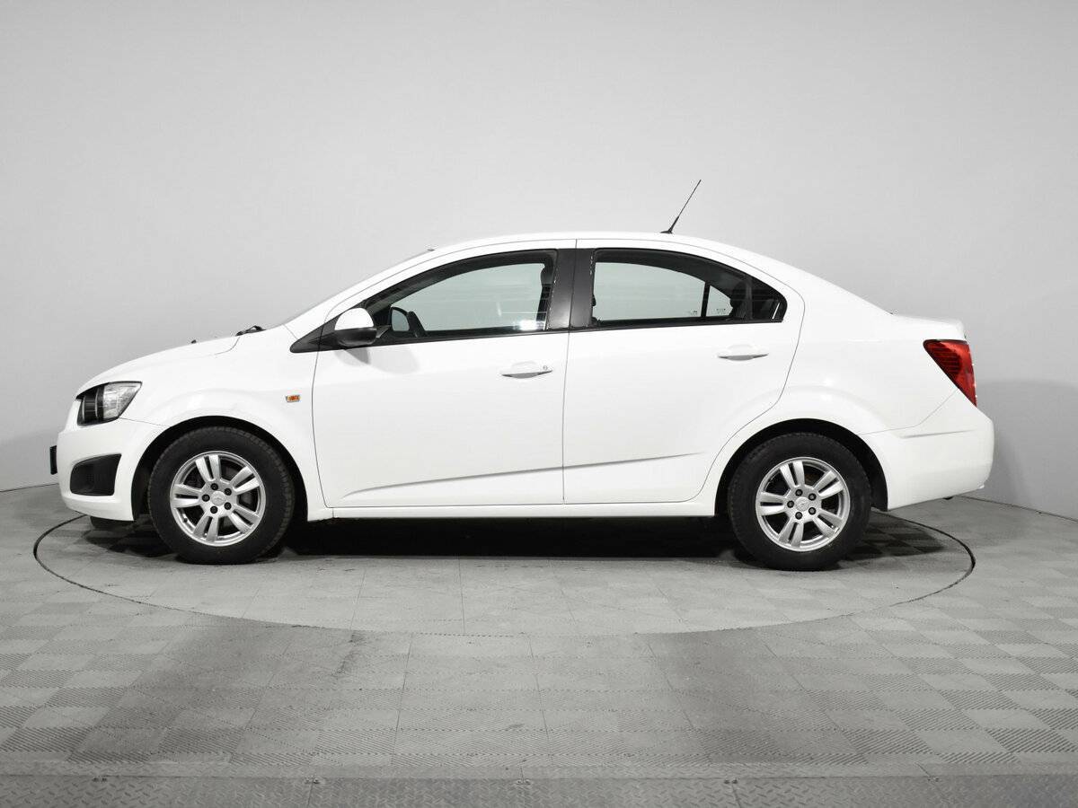 Chevrolet Aveo с пробегом — 2013 год. Фото: #7